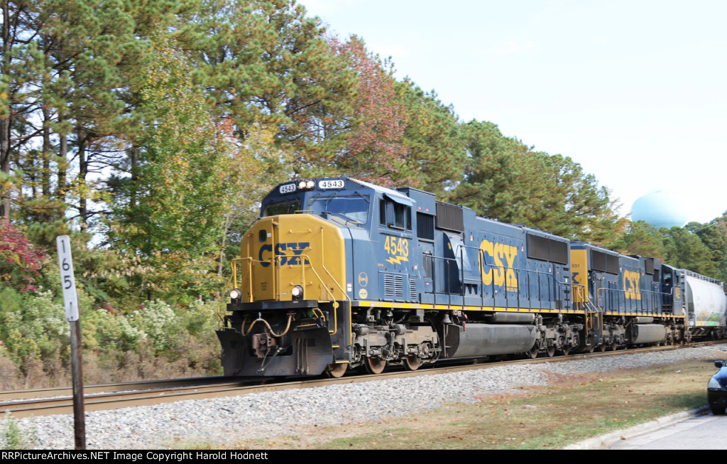 CSX 4543 & 4535 lead train L619-27 southbound